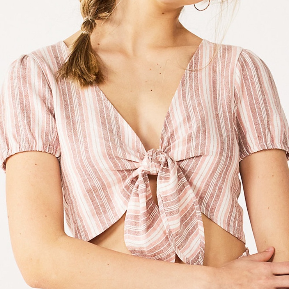 New Juniors' Rewind Short Sleeve Knotted
Front V-Neck Top